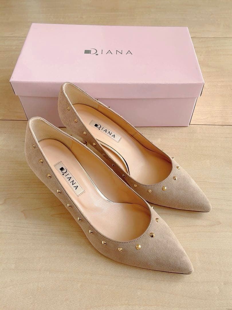 DIANA/スタッズ付き　パンプス　ベージュ　ポインテッドトゥ　23.5cm