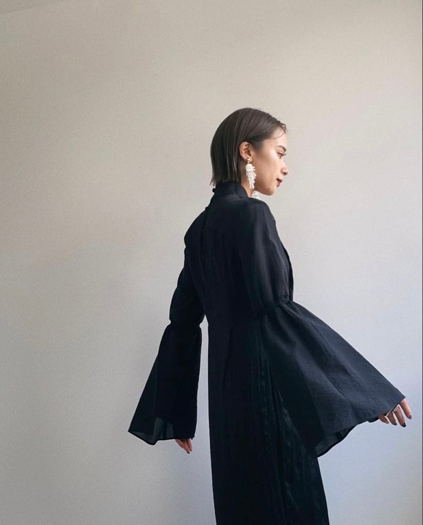 【knuthmarf】ブラック フレアスリーブ ワンピース
