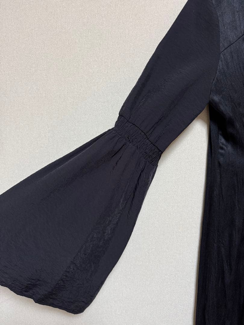 【knuthmarf】ブラック フレアスリーブ ワンピース