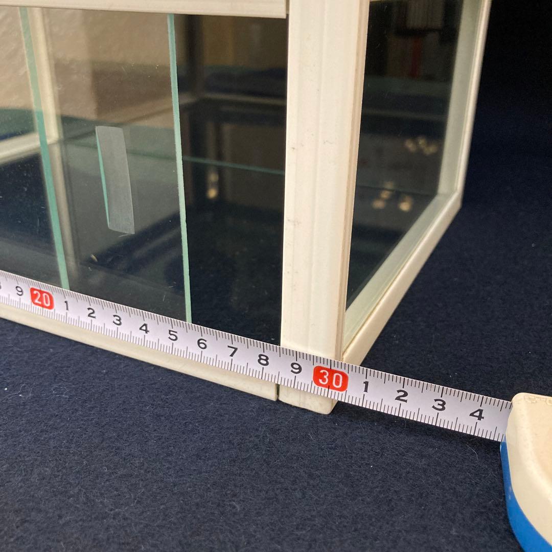 ショーケース　飾り棚