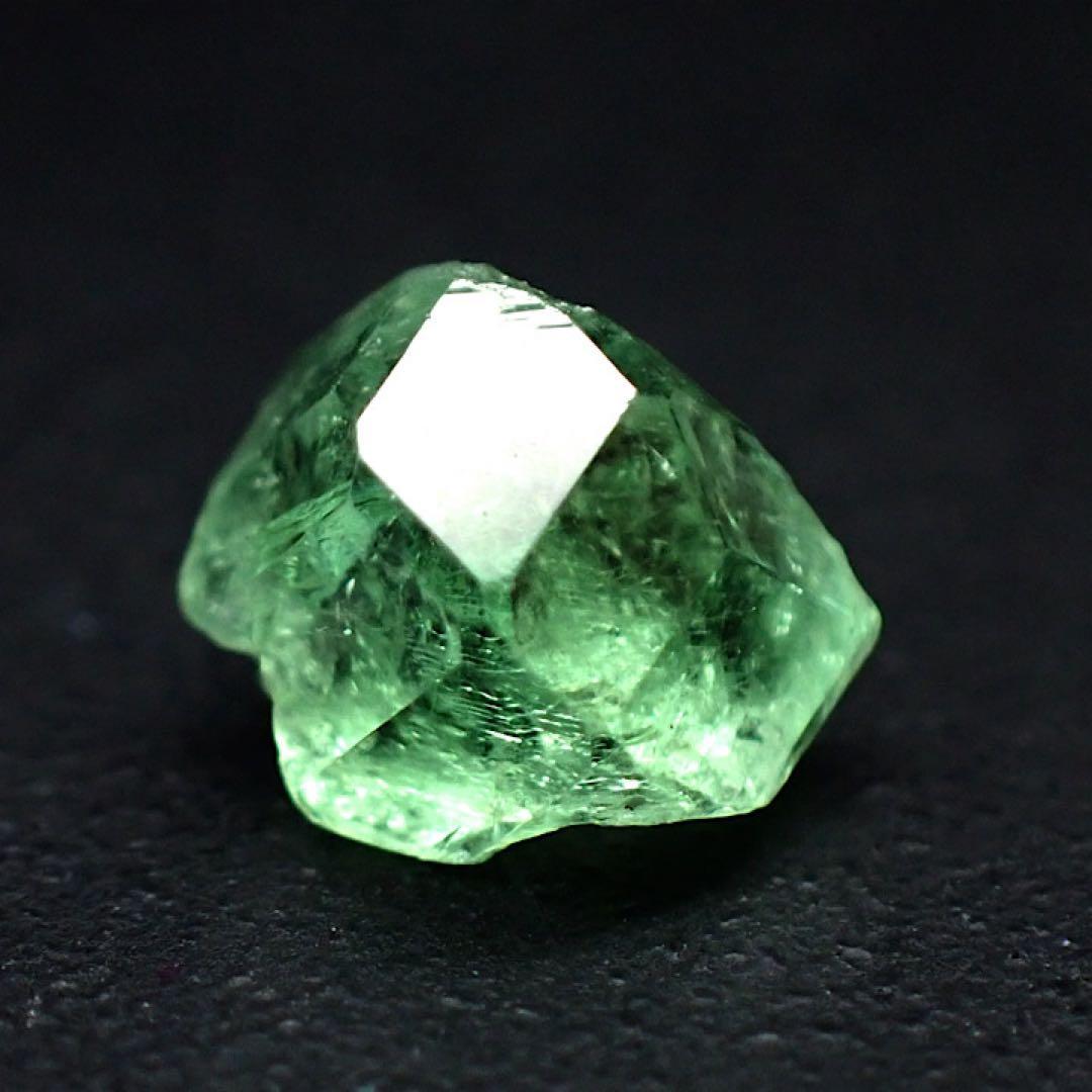 【タンザニア産】グロッシュラーグリーンガーネット(ツァボライト)