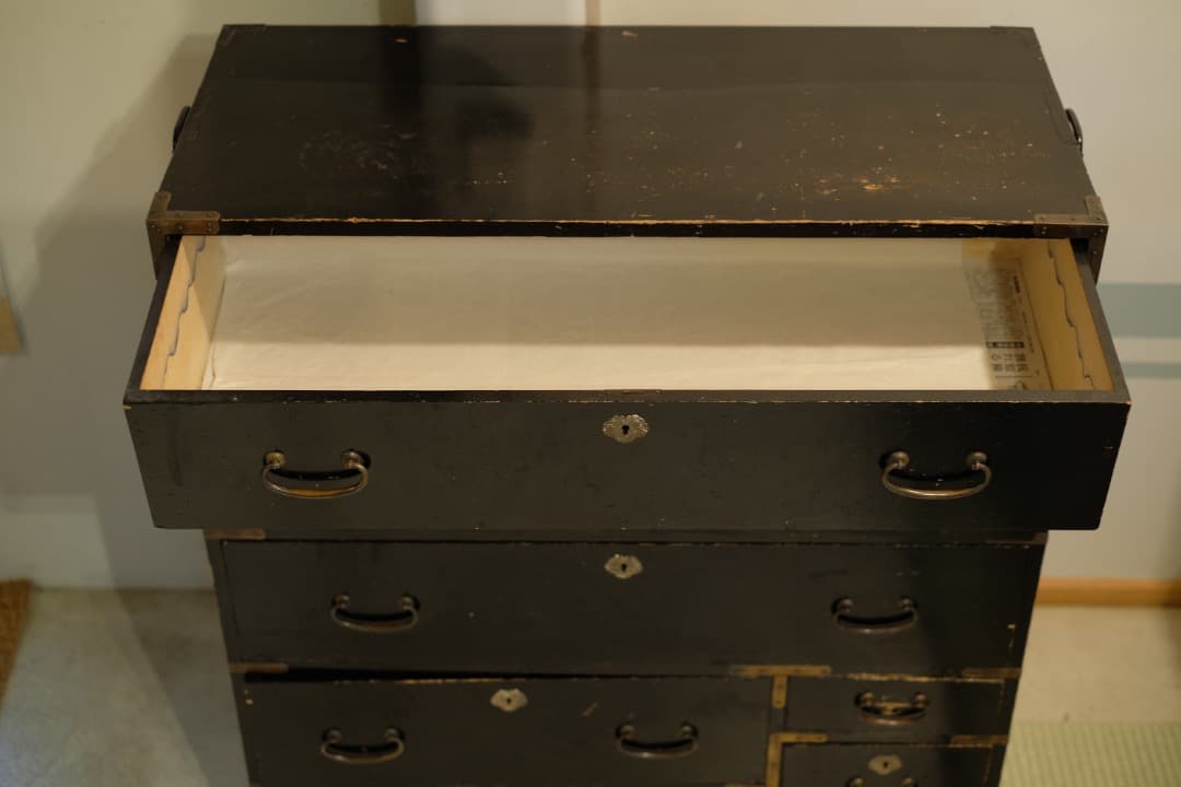 11/8迄出品 桐材漆塗時代箪笥（京都） ① 京箪笥 アンティーク