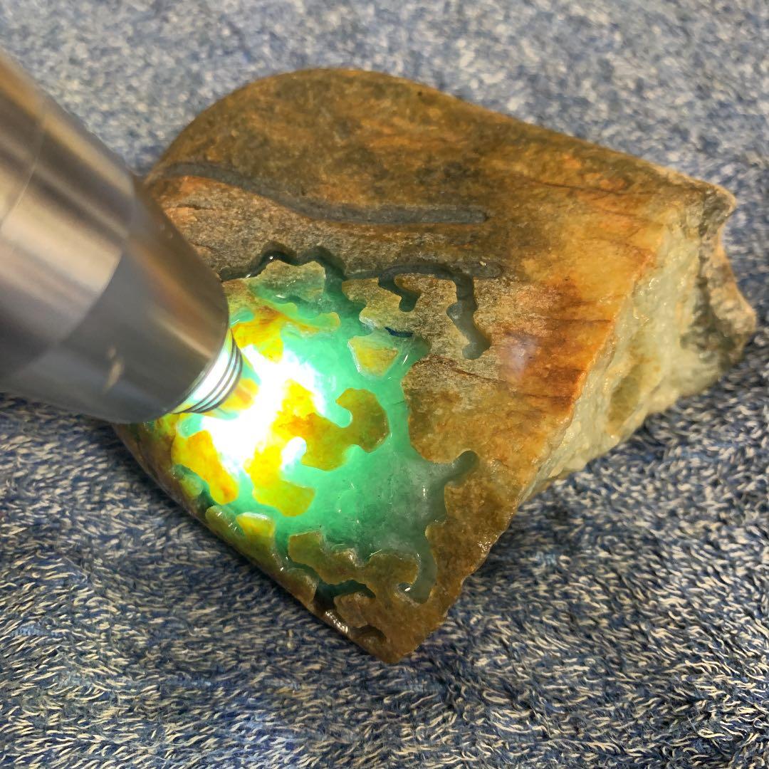 無処理無染色A貨天然石本翡翠　保証付　 ミャンマー　本翡翠　ヒスイ　原石　希少色