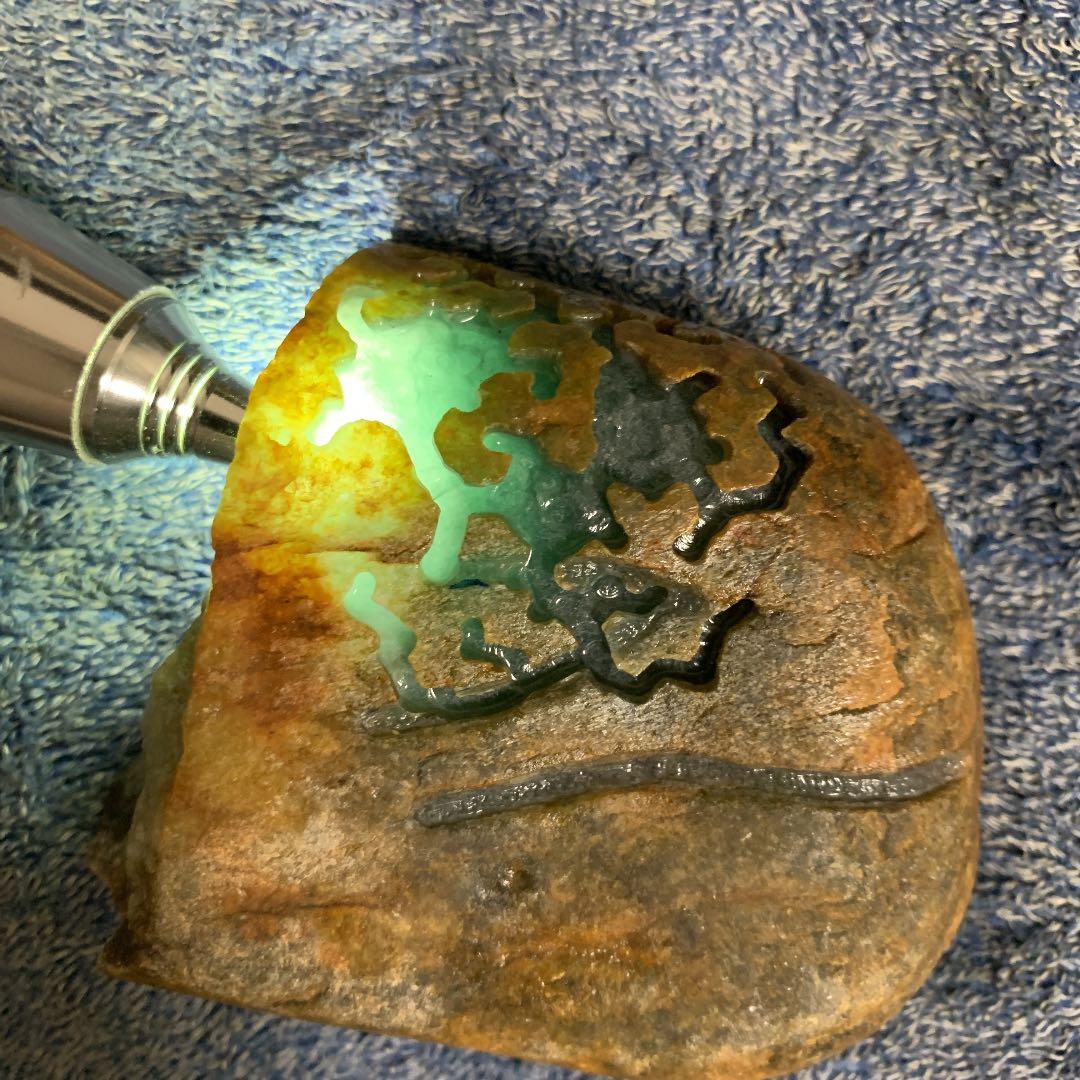 無処理無染色A貨天然石本翡翠　保証付　 ミャンマー　本翡翠　ヒスイ　原石　希少色