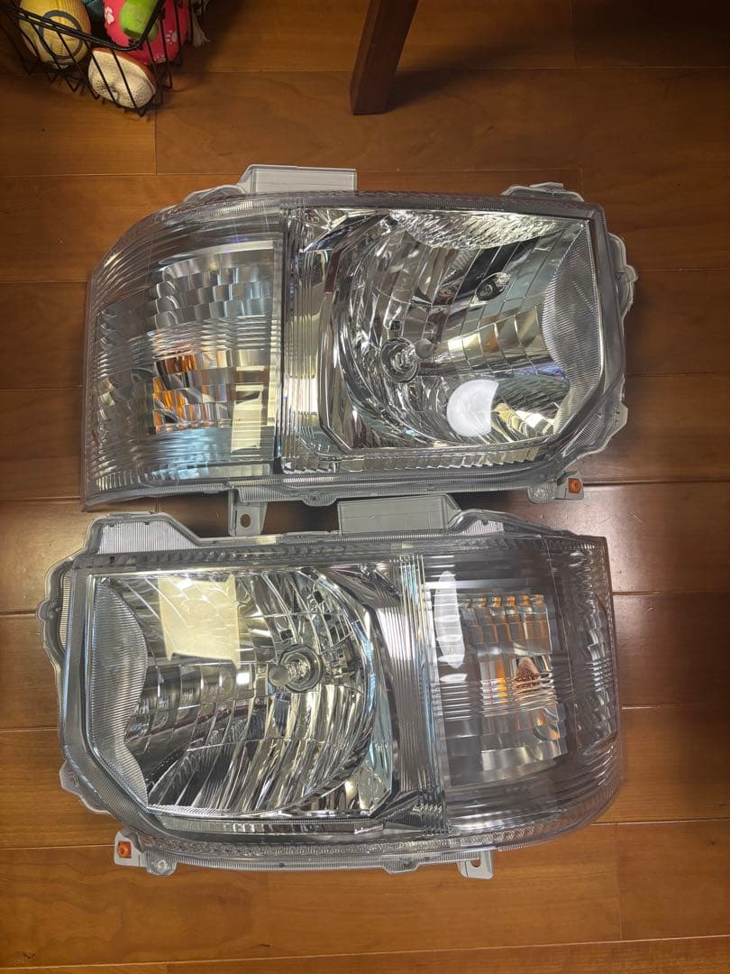 【新車外し】ハイエース　ヘッドライト 2個セット