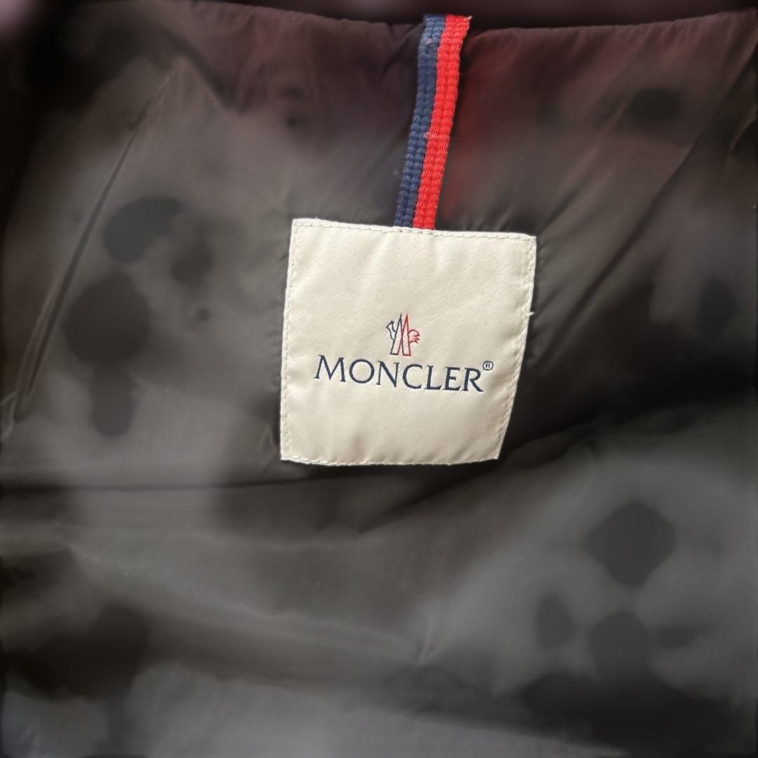 Moncler ダウンジャケット フード付き