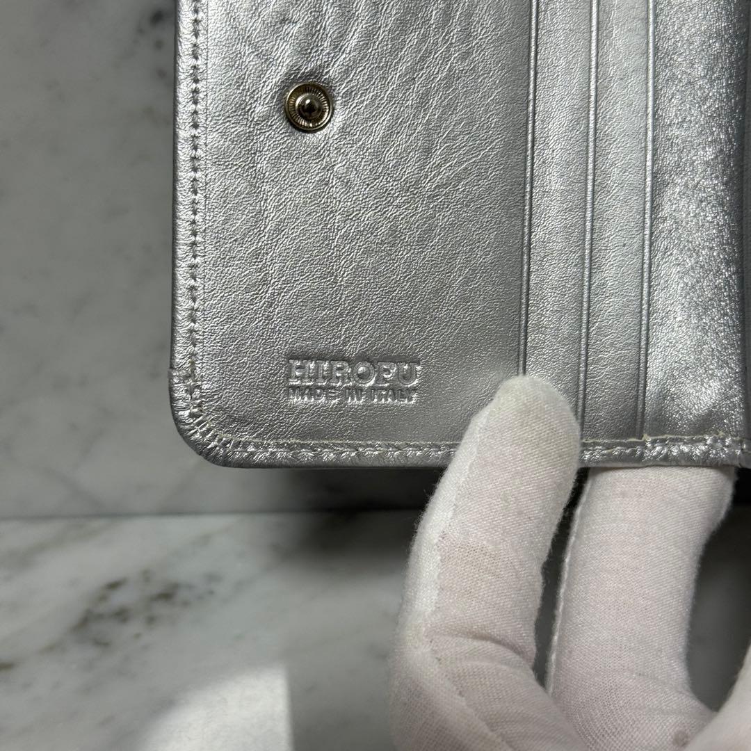 新品 未使用 HIROFU ヒロフ 二つ折り財布 銀 シルバー 本革 ジップ