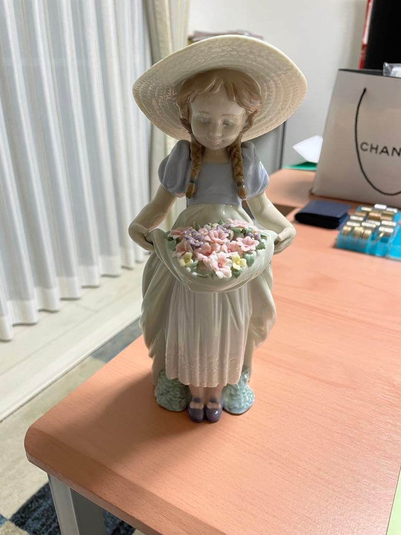 リヤドロ たくさん摘めたよ 少女 01006756