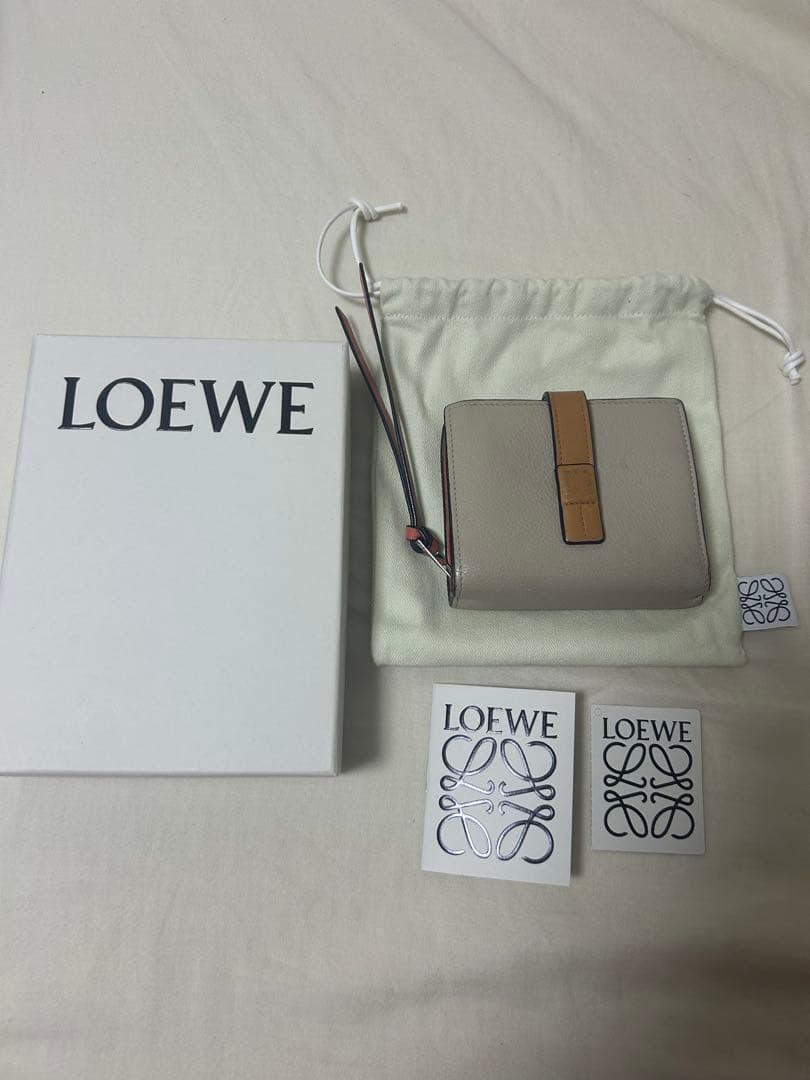 LOEWE 二つ折り財布 ベージュ