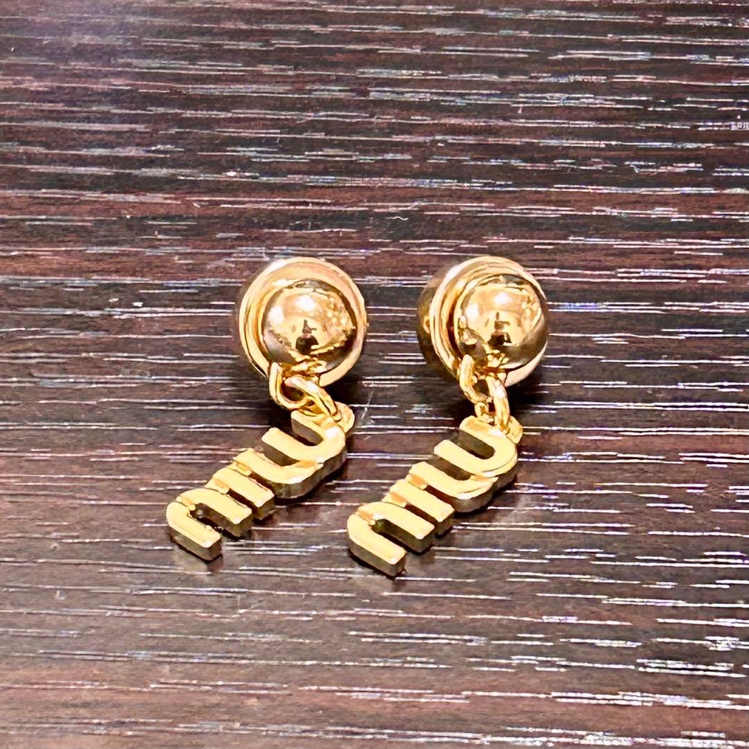 miu miu ゴールド ピアス　　　　miumiu シルバー　イヤリング　ロゴ