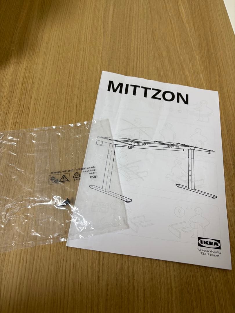 MITTZON デスク 140x60 cm ホワイト/ナチュラル