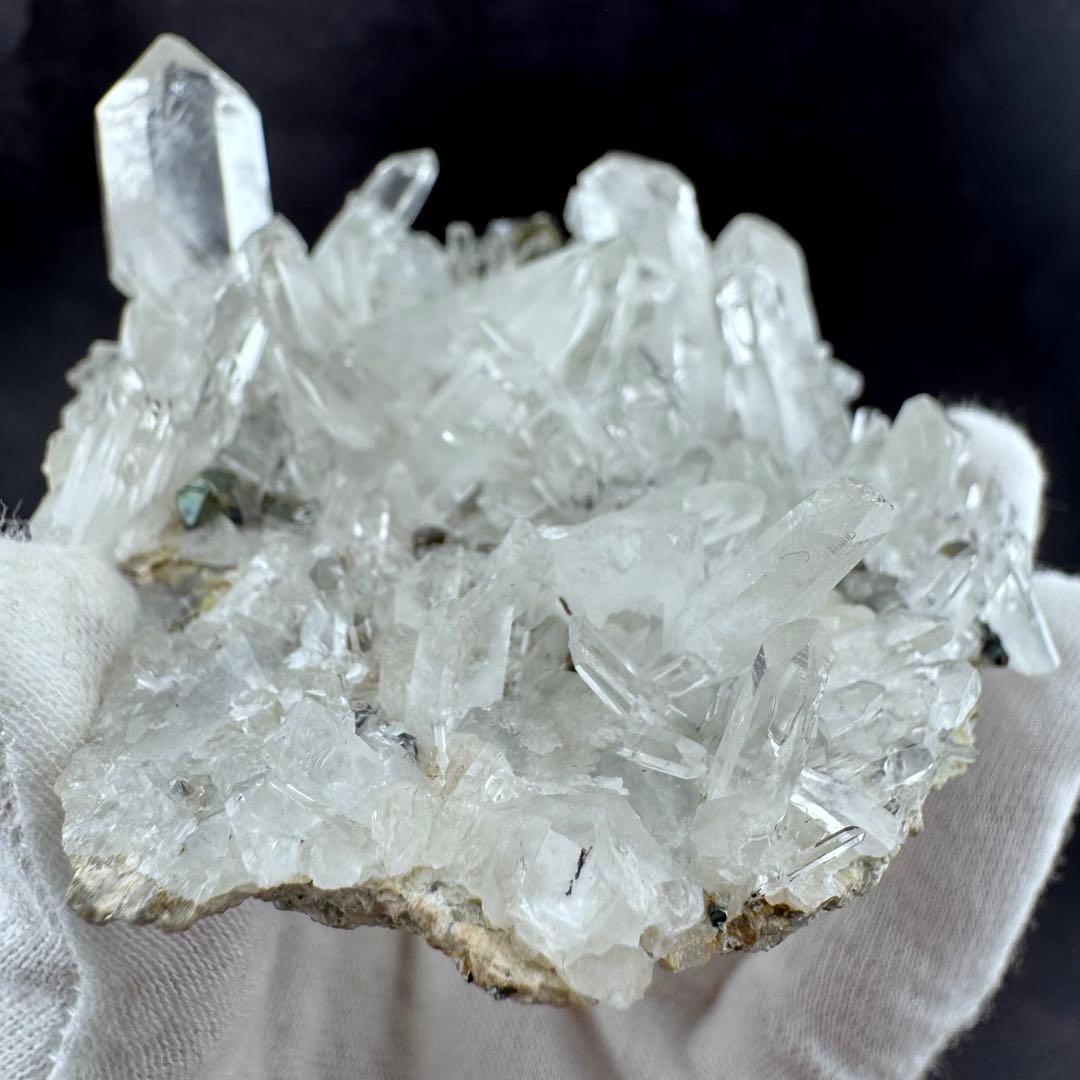 G-129パイライト共生 水晶クラスター 黄鉄鉱 自形結晶 鉱物標本 天然石