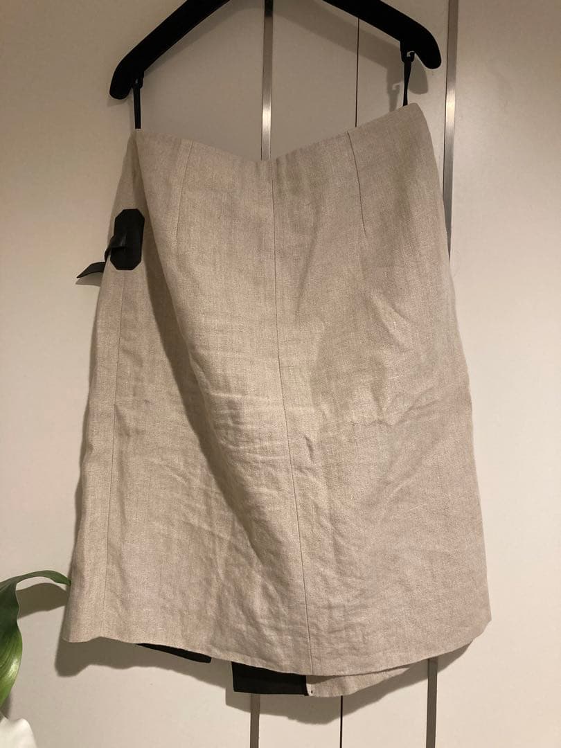 セリーヌの麻巻きスカート