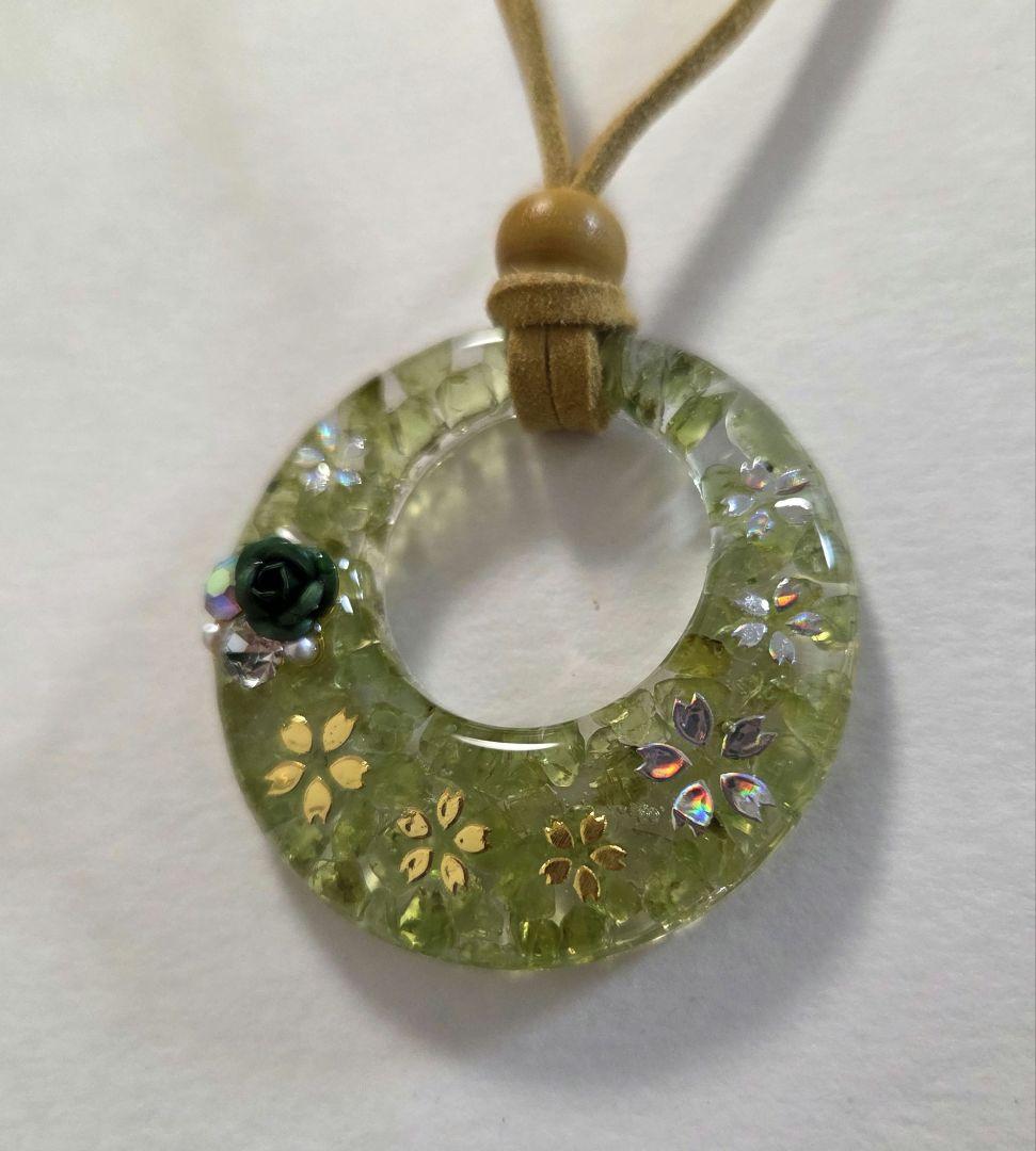 桜・ペリドット天然石レジンネックレス　　　　レジンネックレス　　天然石ネックレス