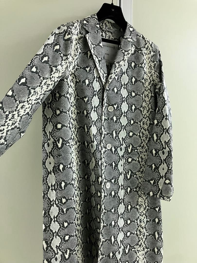 【MACKINTOSH×HYKE】パイソン柄 チェスター コート