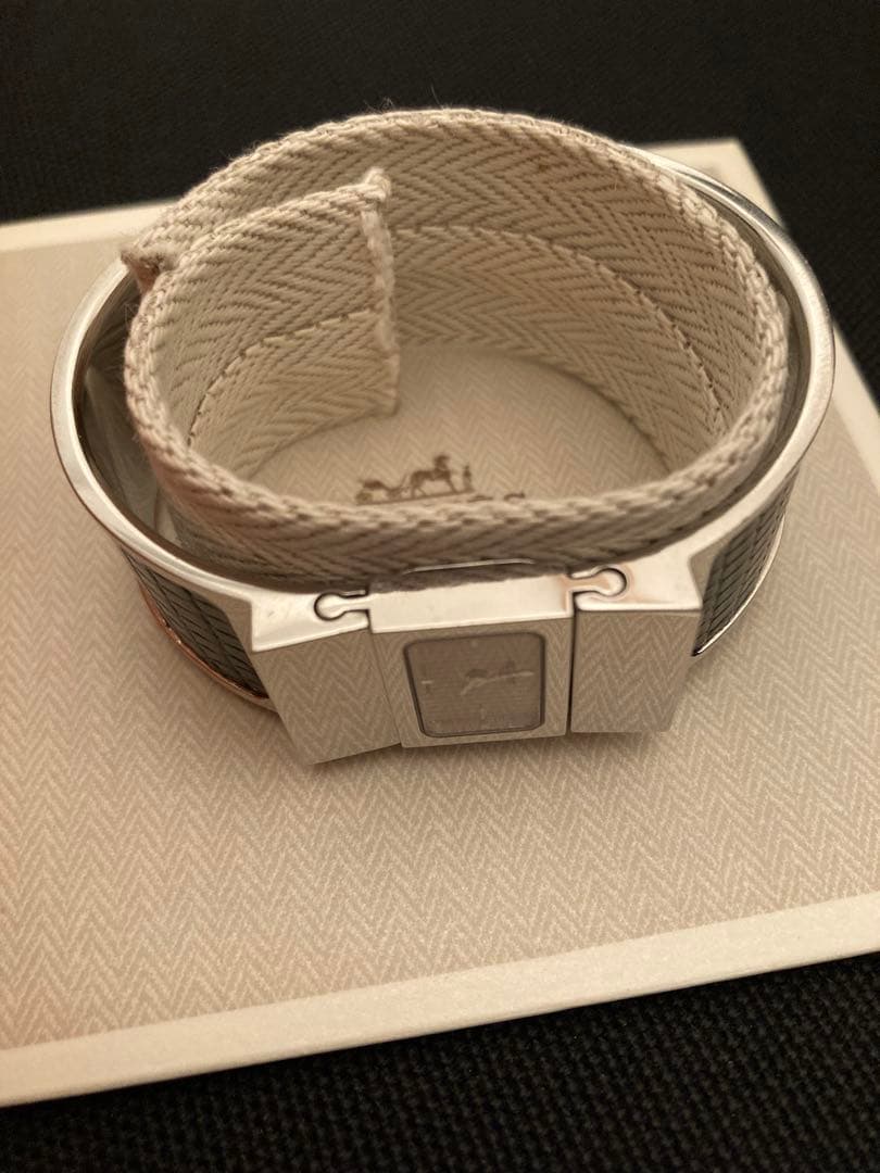 訳あり　HERMES アナログ腕時計 グリーン　バングルウォッチ　ロケ　箱あり