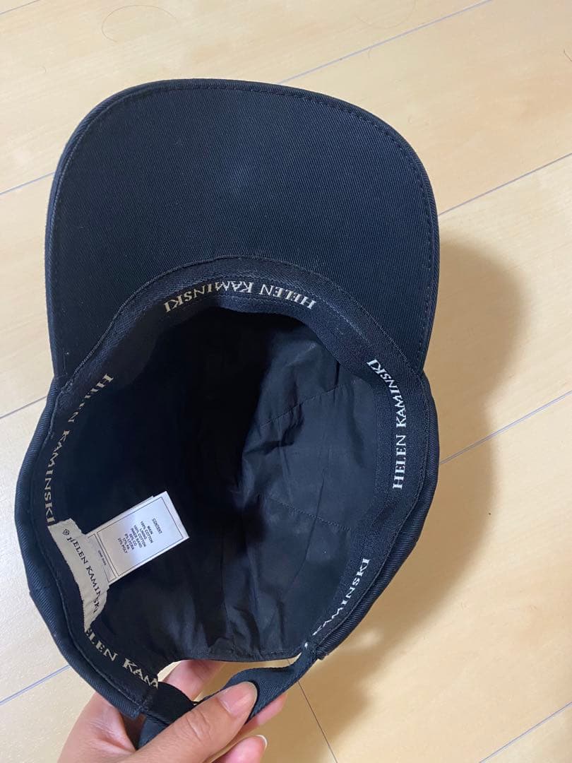 ヘレンカミンスキーキャップ