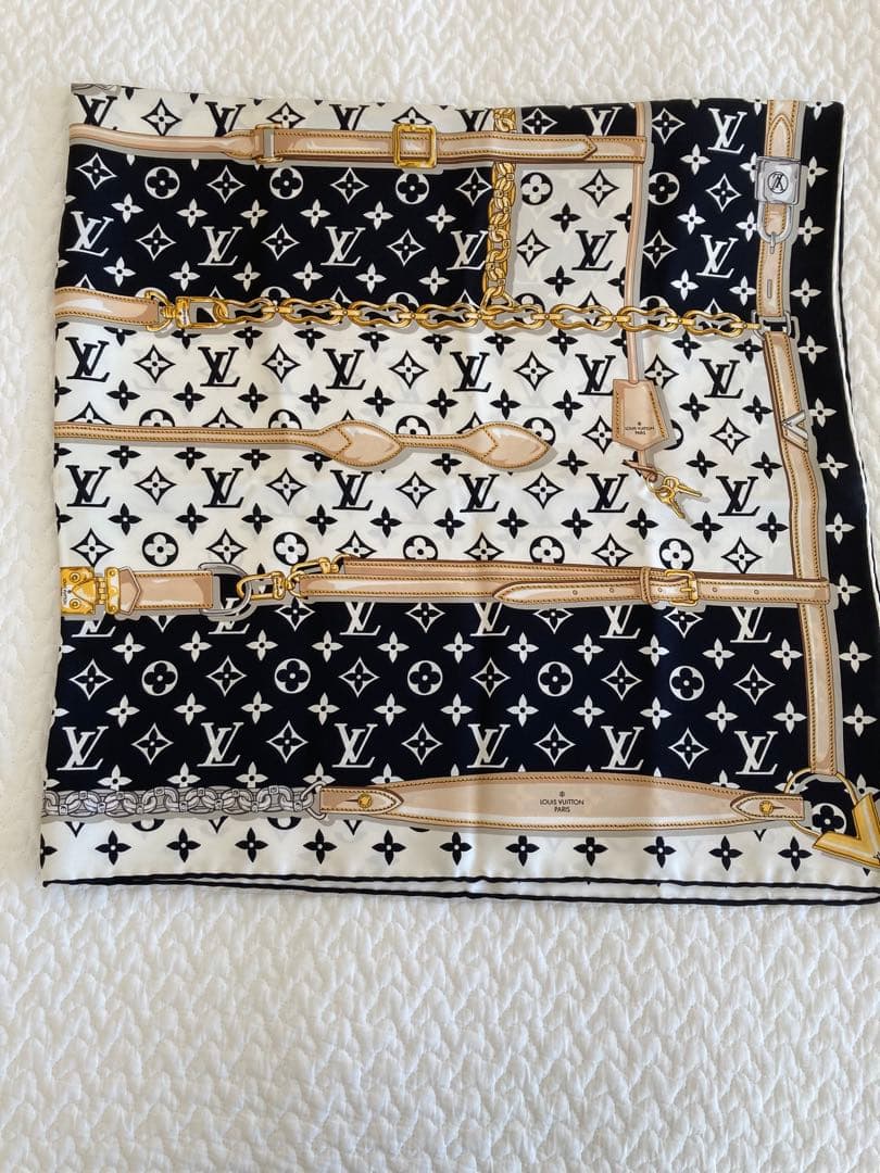 LOUIS VUITTON コンフィデンシャル　シルクスカーフ