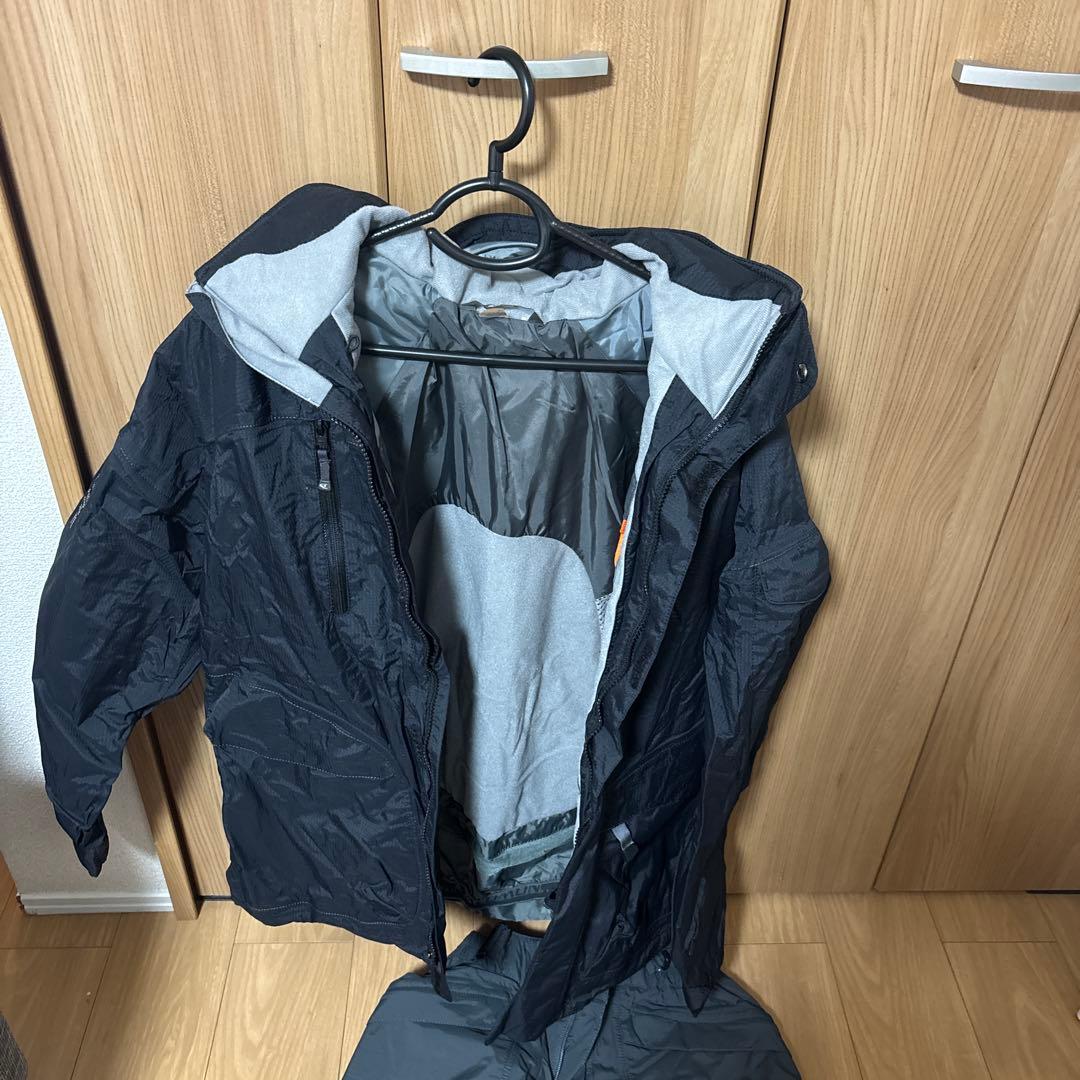 スノーボードウェア 黒 ゴーグル　手袋付き