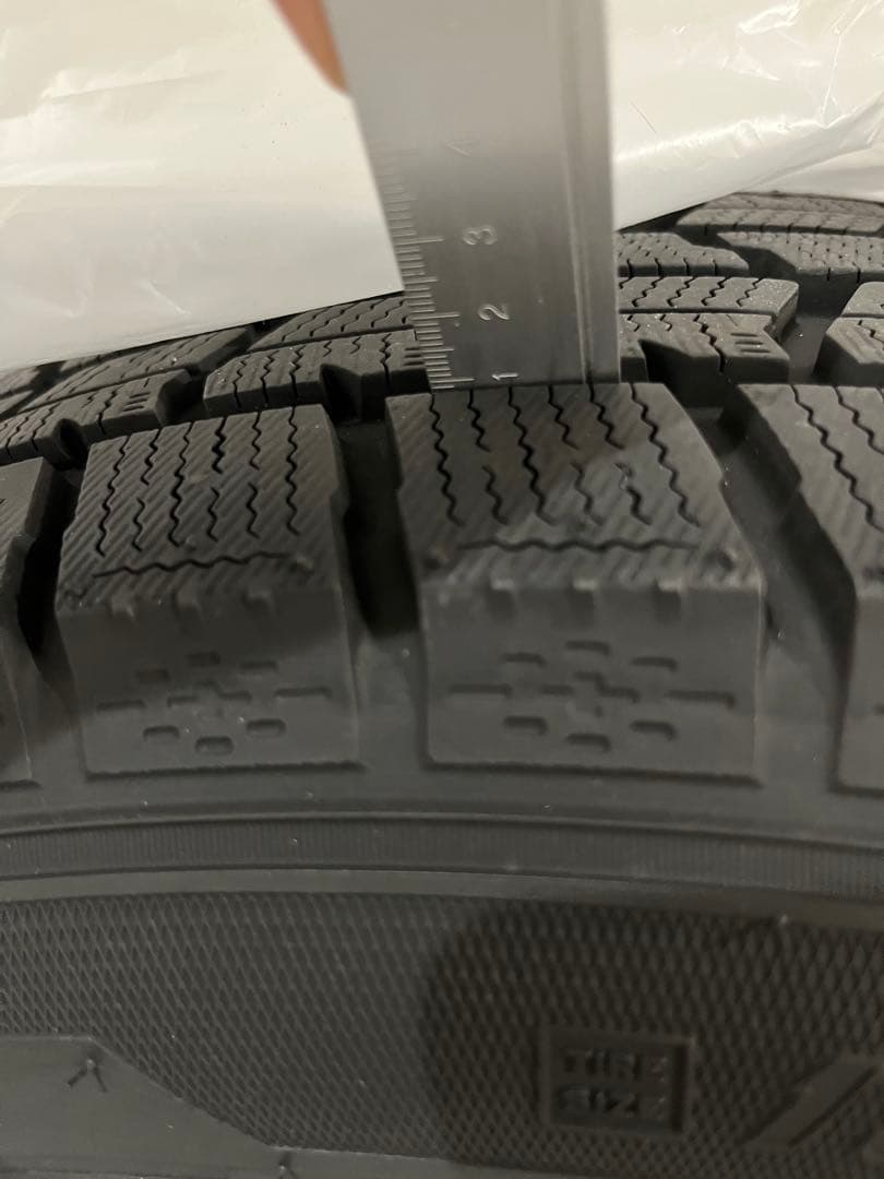 ともやま　スタッドレスタイヤ　195/60/17　バリ溝　2023年製