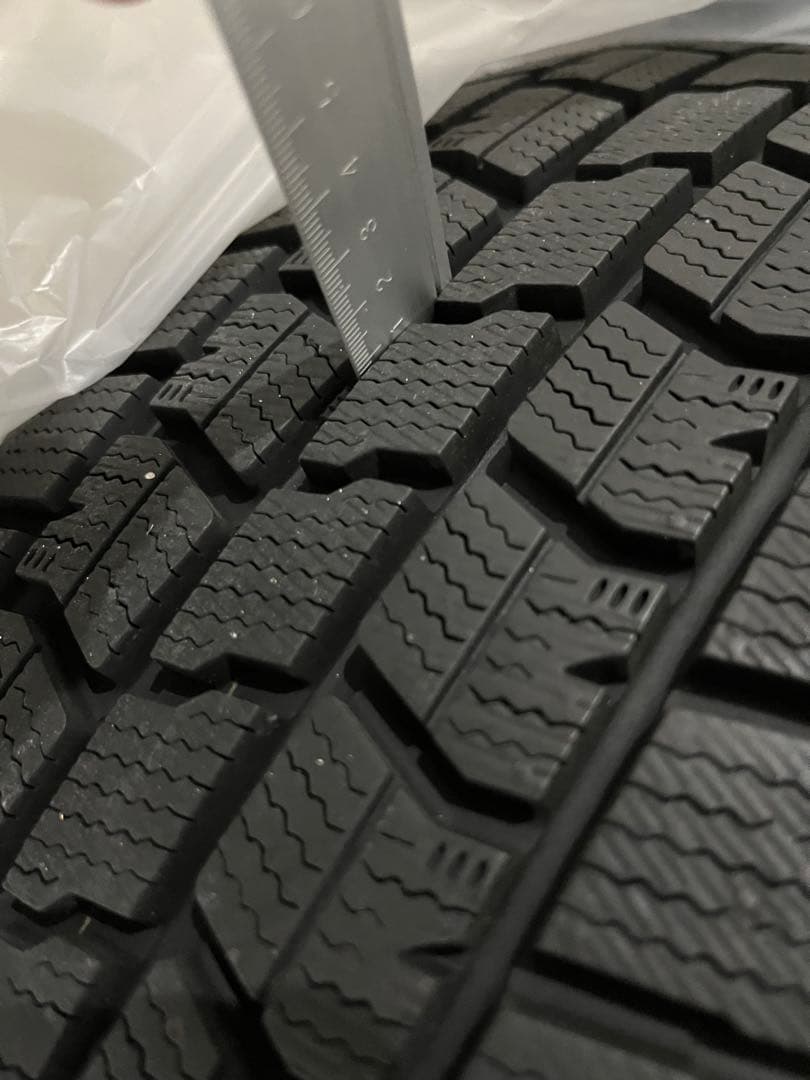 ともやま　スタッドレスタイヤ　195/60/17　バリ溝　2023年製