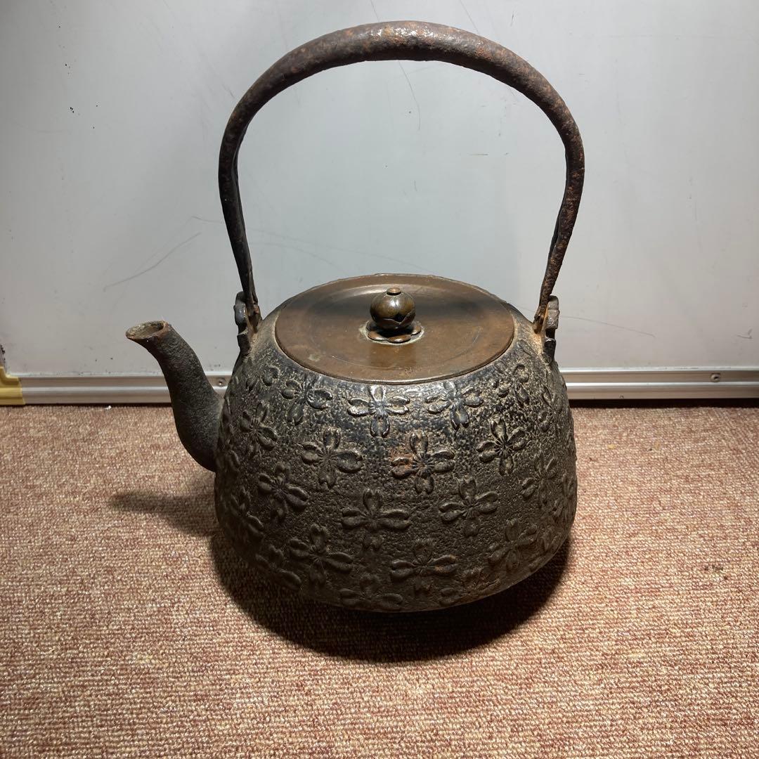 大正期昭和初期晴寿堂花模様鉄瓶