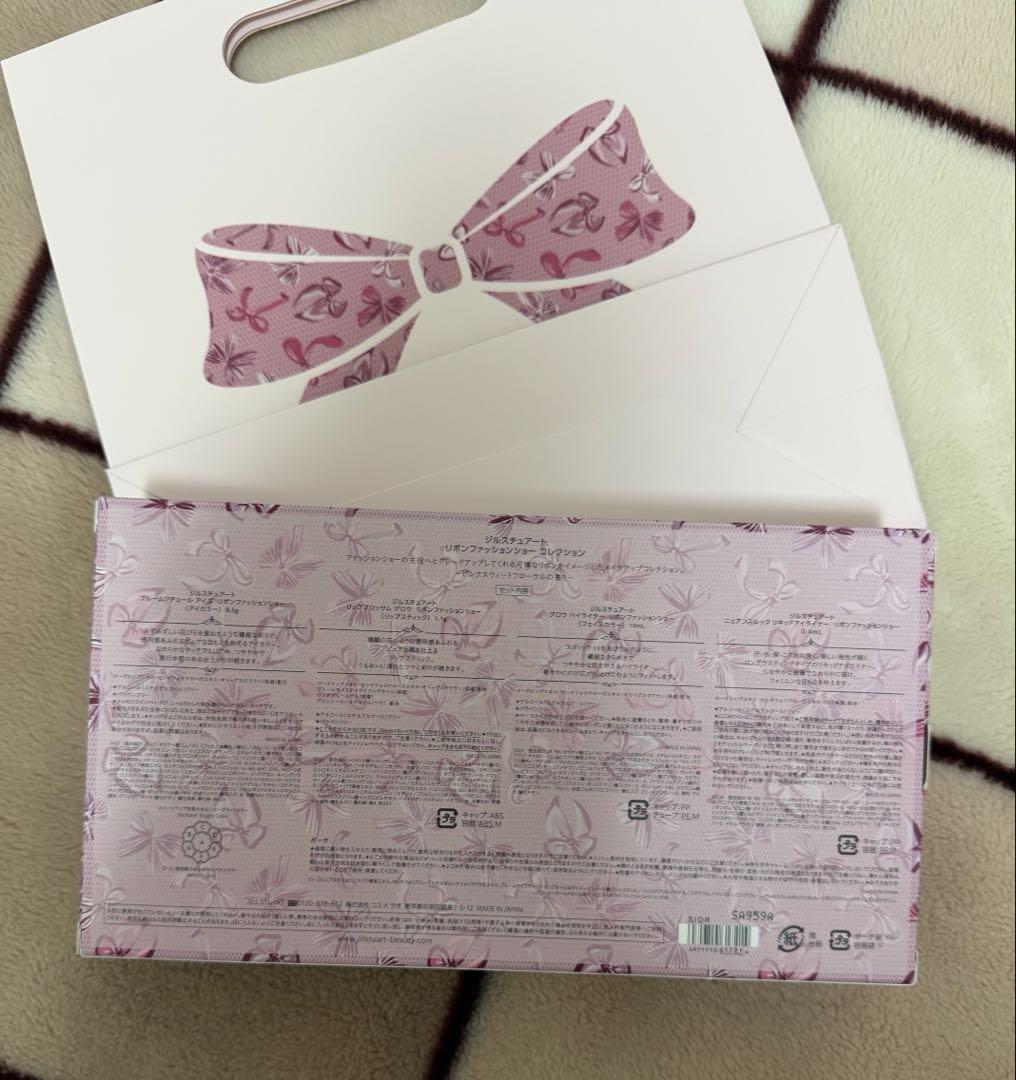 ジルスチュアート クリスマスコフレ　2025 新品未開封　ショッパーつき