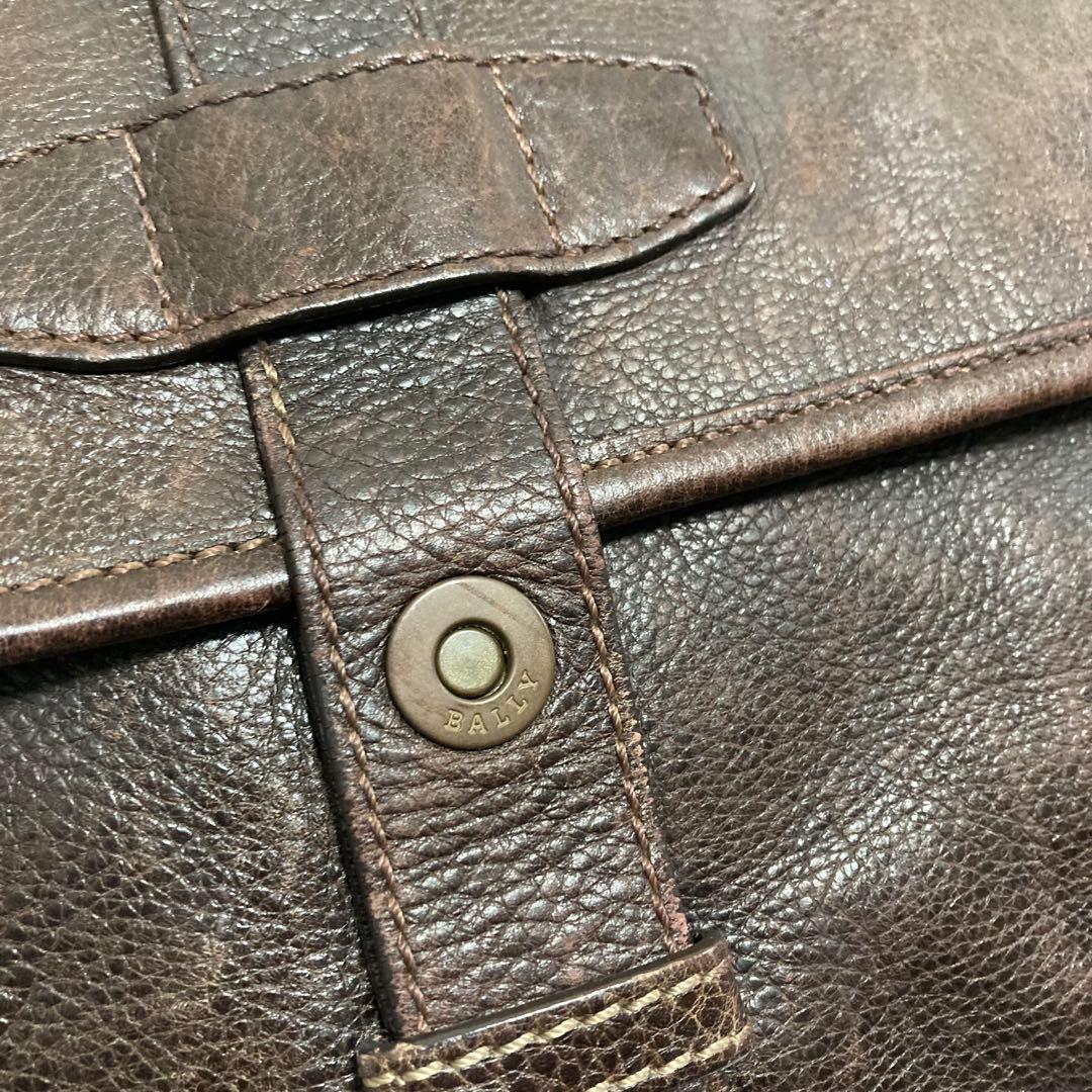 BALLY✨メッセンジャーバッグ大容量　本革　A4PC可　フラップ　チャーム自立