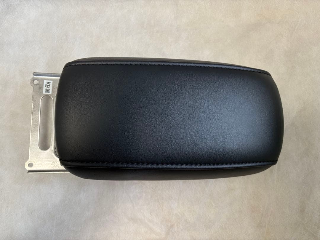 カローラクロス　純正　アームレスト　スライドタイプ