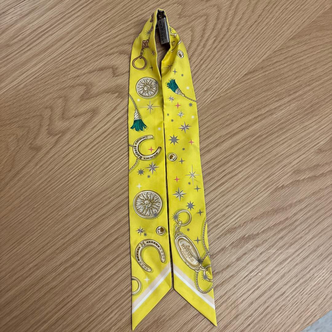 HERMES エルメス　ツイリー　シルクスカーフ グレーとイエロー