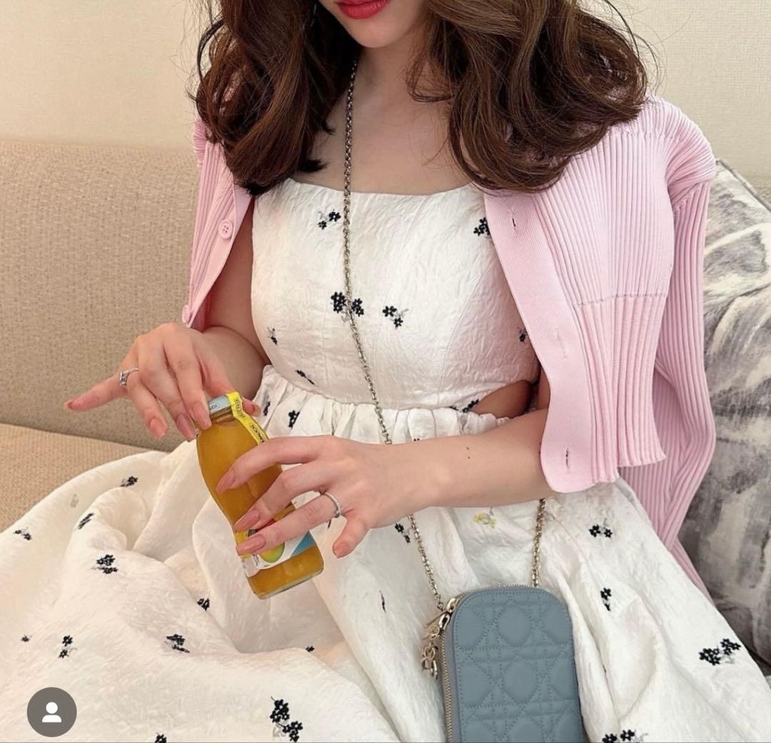 期間限定お値下げ中。ホワイト花柄ロングドレス　bibiy. タグあり確実正規品