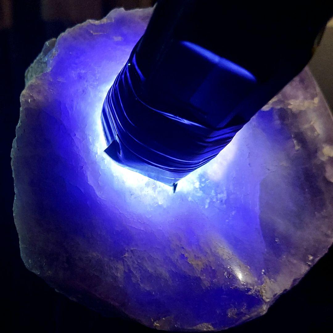 大きなラベンダーアメジスト原石 1面磨き 中々無いレアタイプ 272