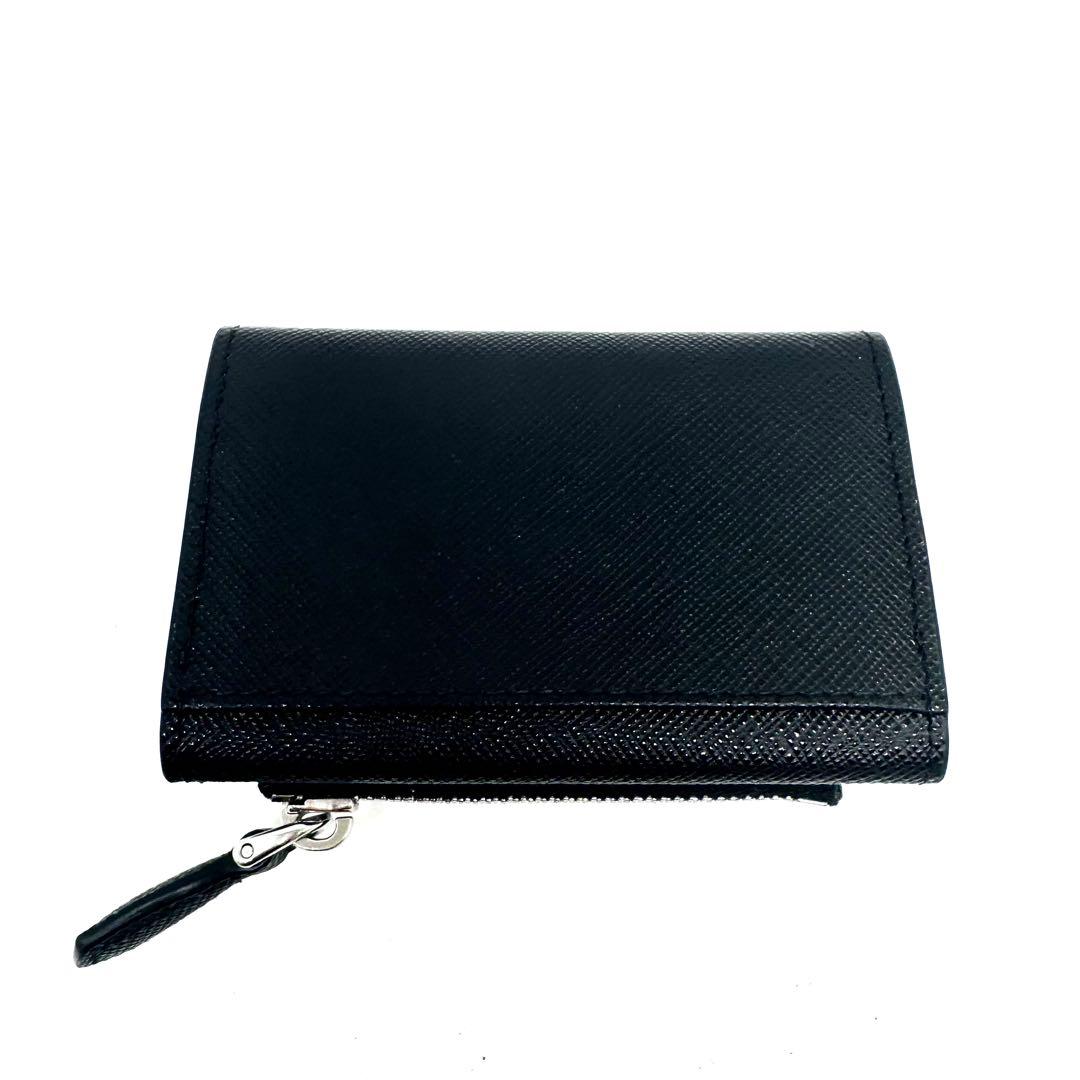 【新品同様・現行✨】プラダ ケース サフィアーノ レザー トライアングル