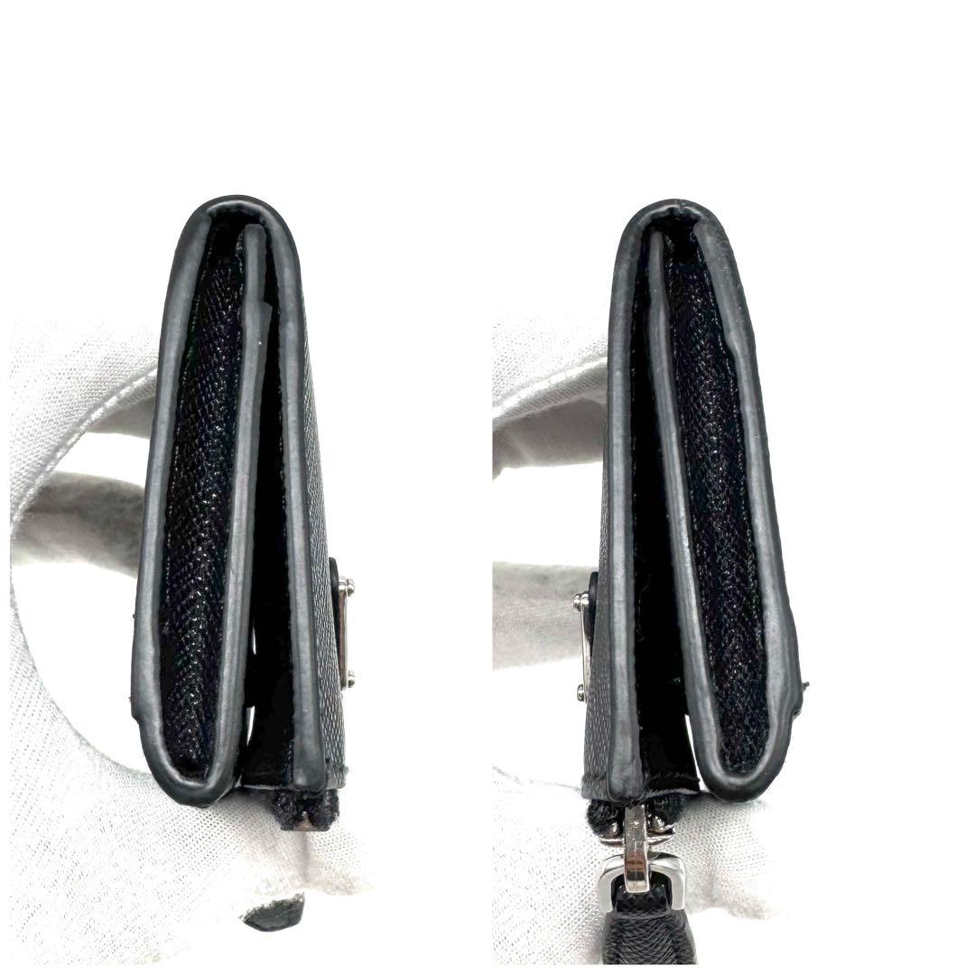 【新品同様・現行✨】プラダ ケース サフィアーノ レザー トライアングル