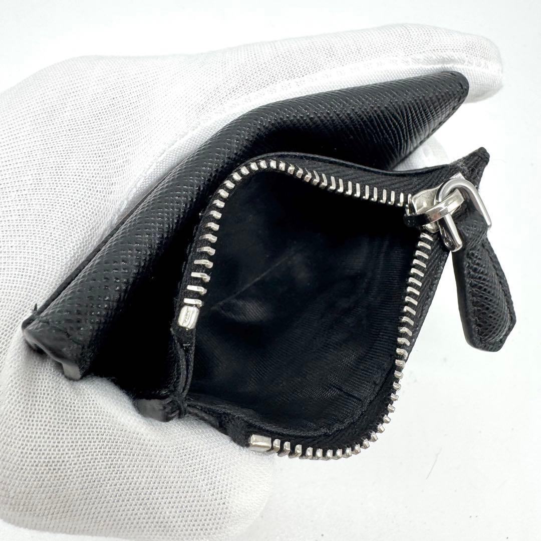 【新品同様・現行✨】プラダ ケース サフィアーノ レザー トライアングル