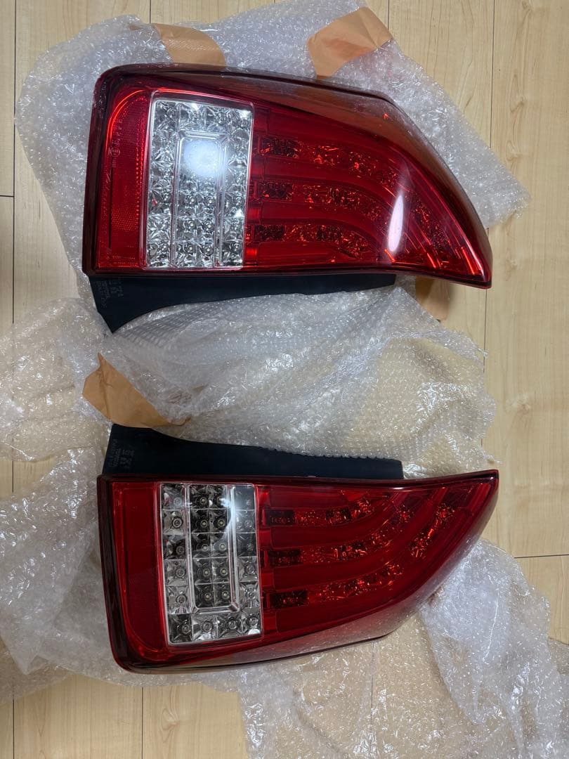 30プリウス　テールランプ　ヴァレンティ