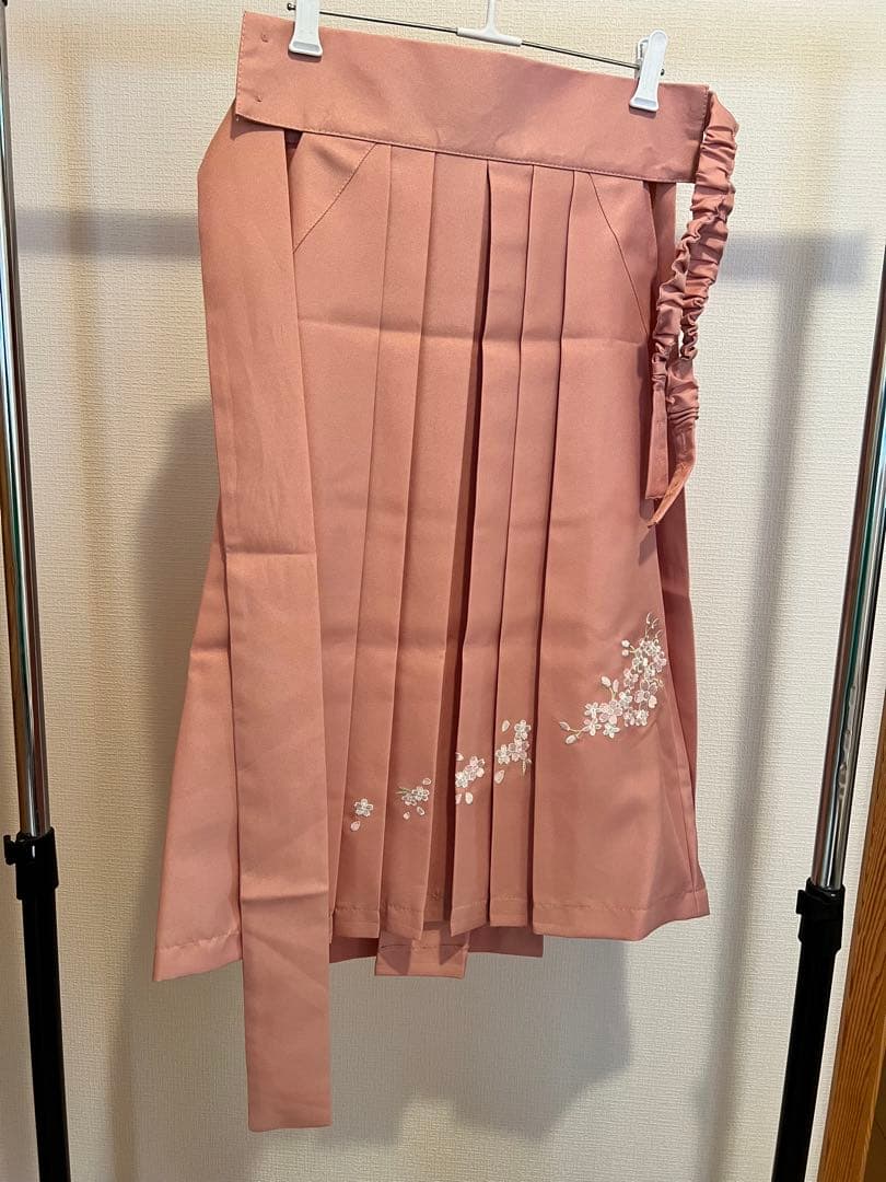 ダリアベージュ 桃柄 着物ドレス　袴