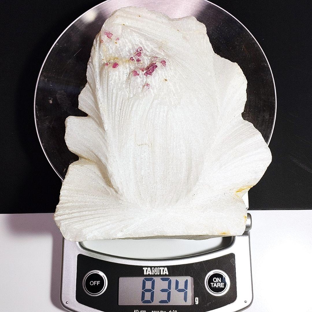 834g 母岩付き スピネル 原石 自立可能 ピンク レッドスピネル UV蛍光