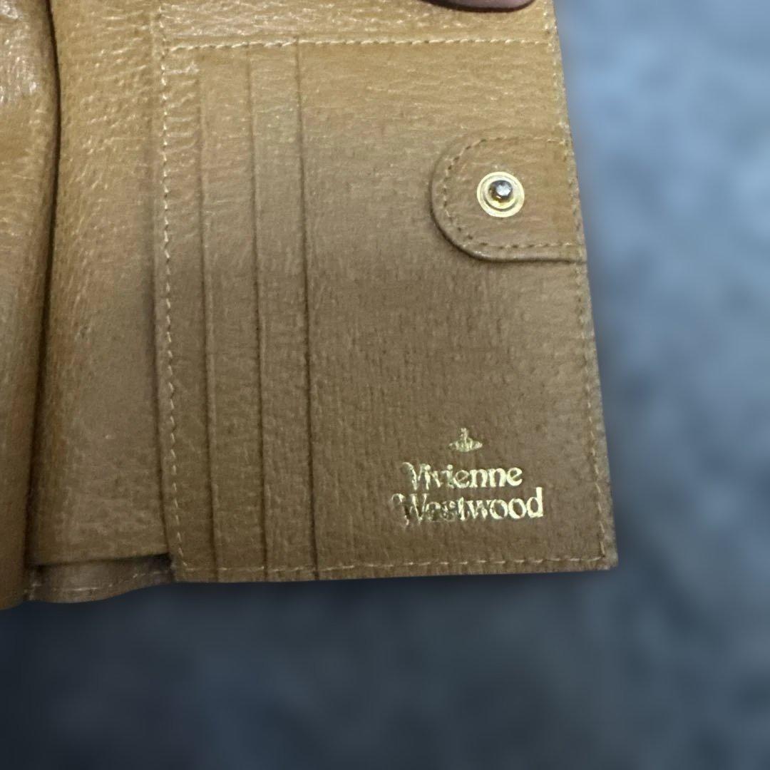 Vivienne Westwoodベージュ 三つ折り財布 金色ロゴ付き