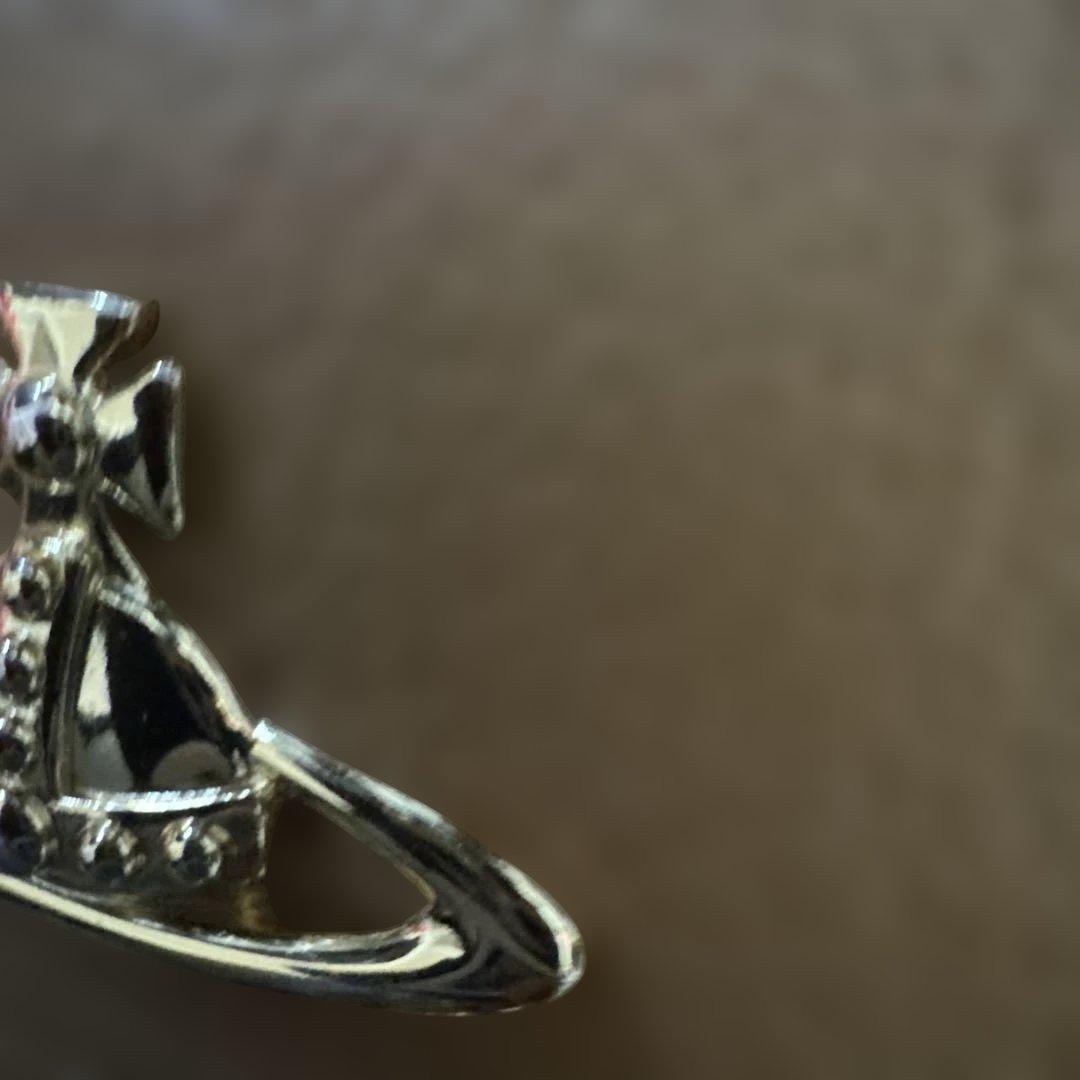 Vivienne Westwoodベージュ 三つ折り財布 金色ロゴ付き