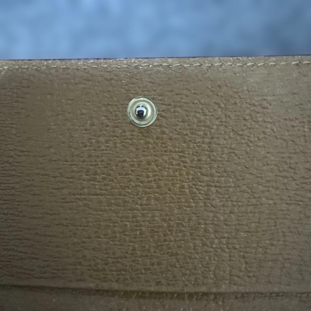 Vivienne Westwoodベージュ 三つ折り財布 金色ロゴ付き