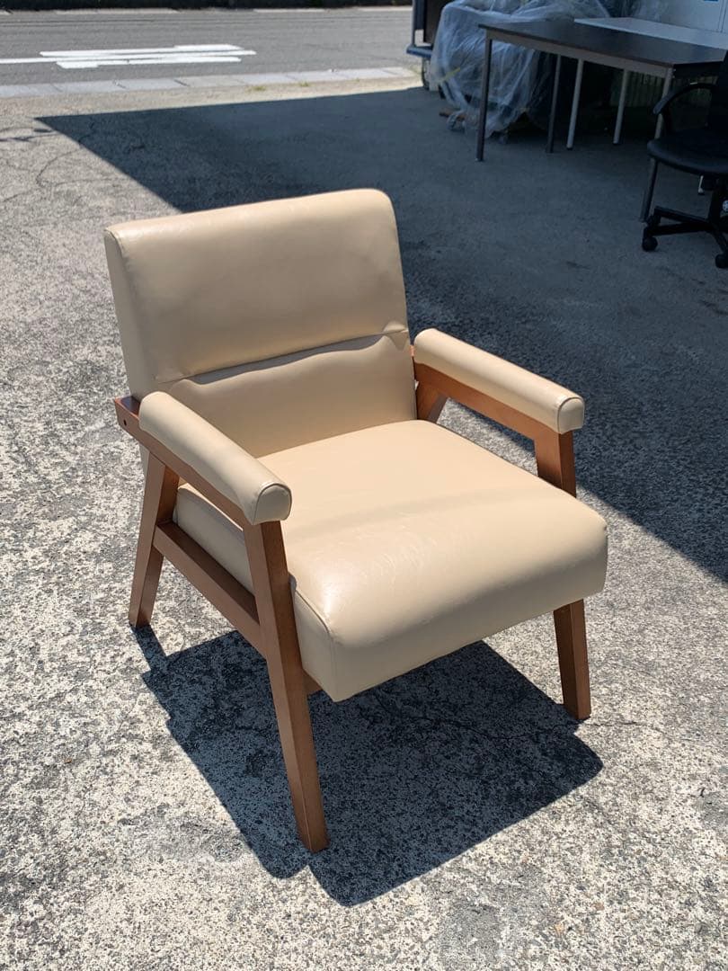 一人掛けソファ　アームチェア　ベージュ　ファブリックチェア 椅子(滋賀県内のみ)