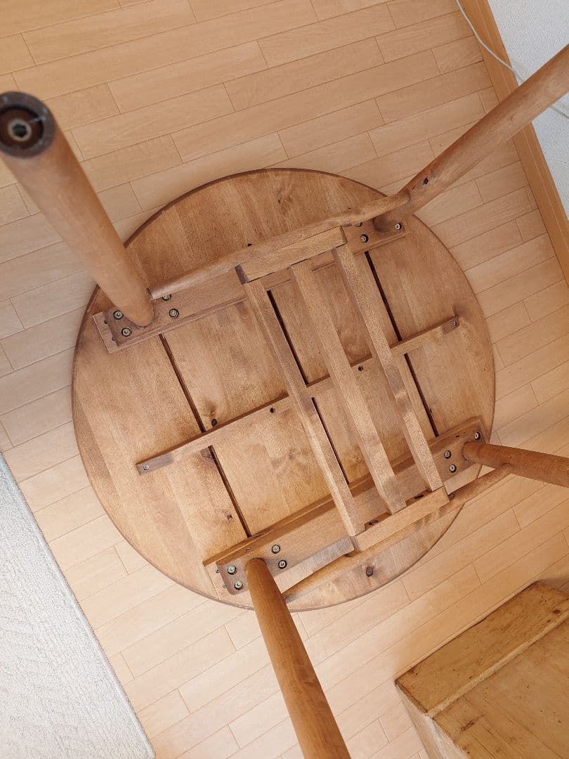 円形木製ダイニングテーブル　and g