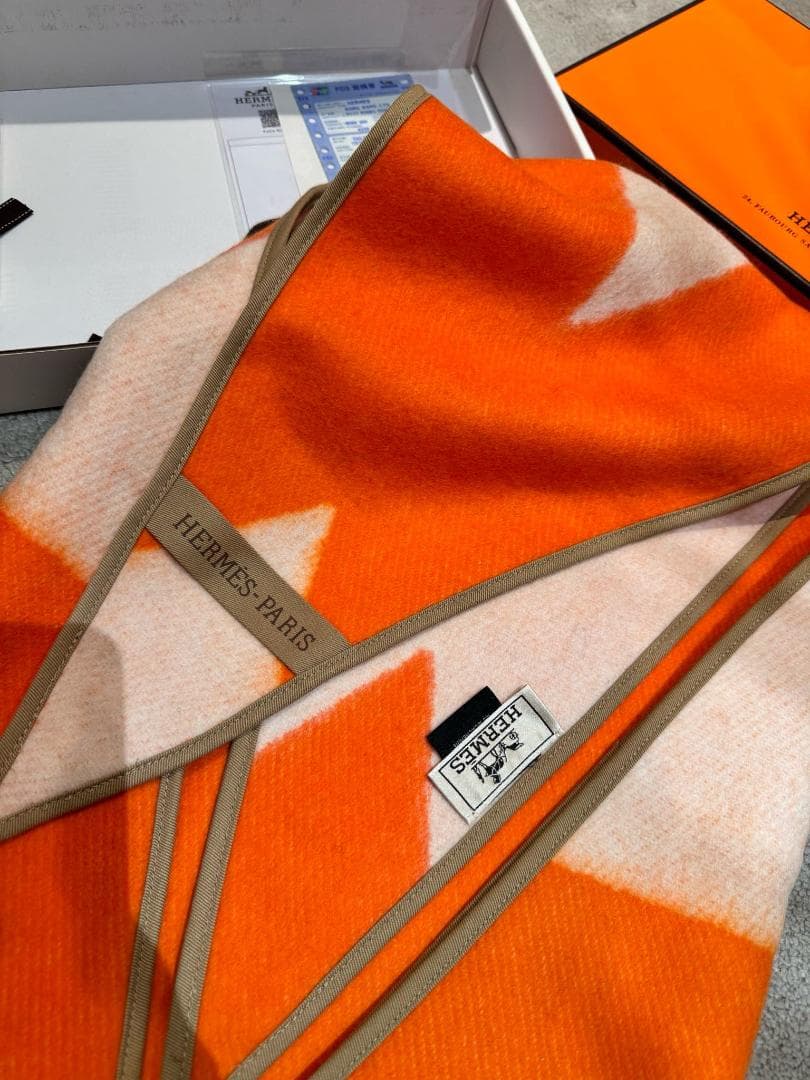 AMBUSH反戦マークネックレスセーターのチェーン