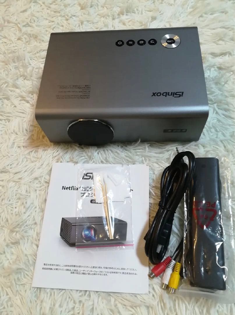 新品！4Kプロジェクター　家庭用　大画面　ホームシアター　小型　映画　ゲーム