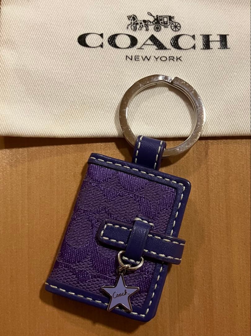 【未使用】COACH コーチ　キーホルダー　Cロゴ　写真入れ　パープル　紫
