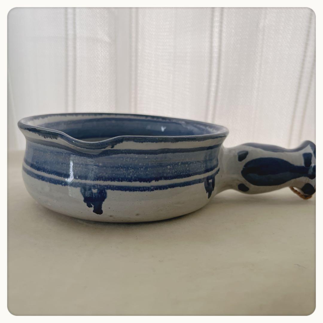 スイス陶器　ハンドペイント　手びねりソースパン　BL手描き