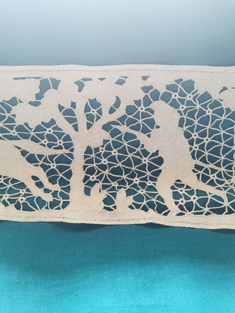 アンティーク フランス 狩猟の光景 鹿・騎馬者・犬 カットワーク リネンクロス