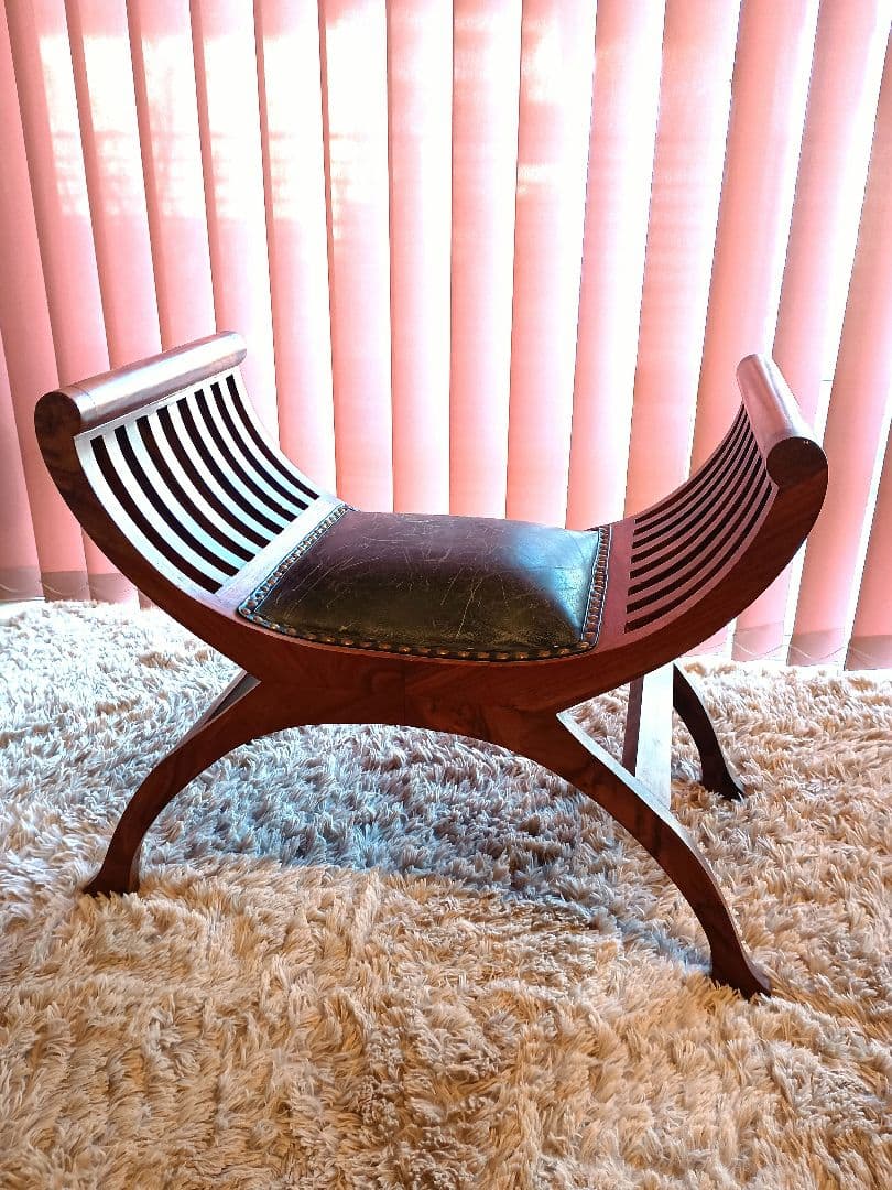 曲線が美しい優雅なクラブチェア オットマン