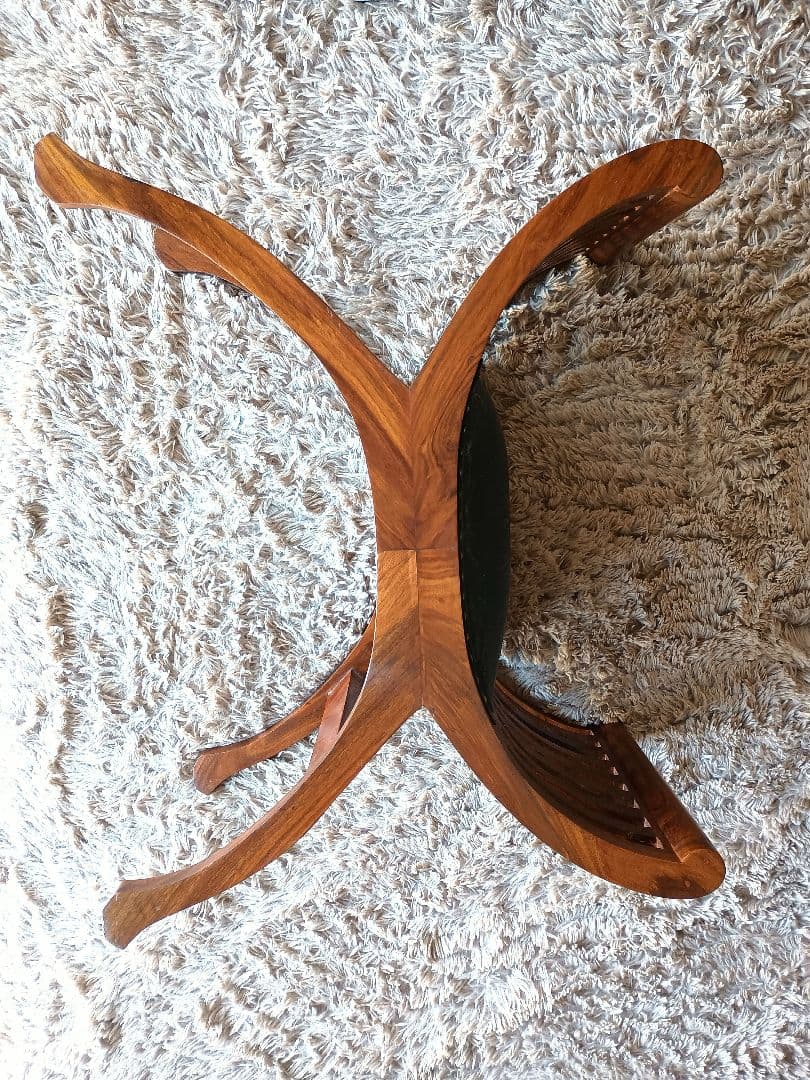 曲線が美しい優雅なクラブチェア オットマン